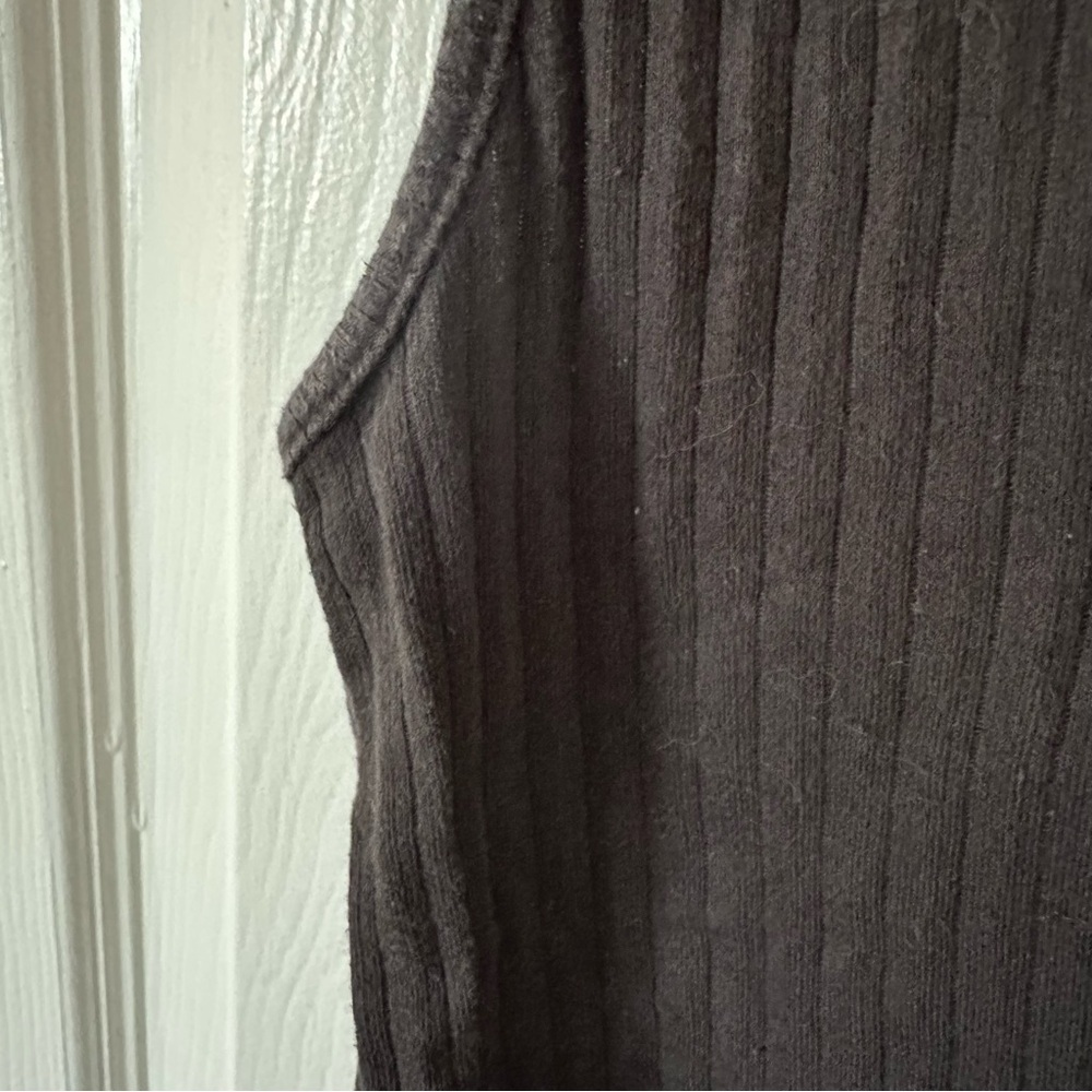 Dark Gray Ribbed Cropped Tank Top - Picture 3 of 7